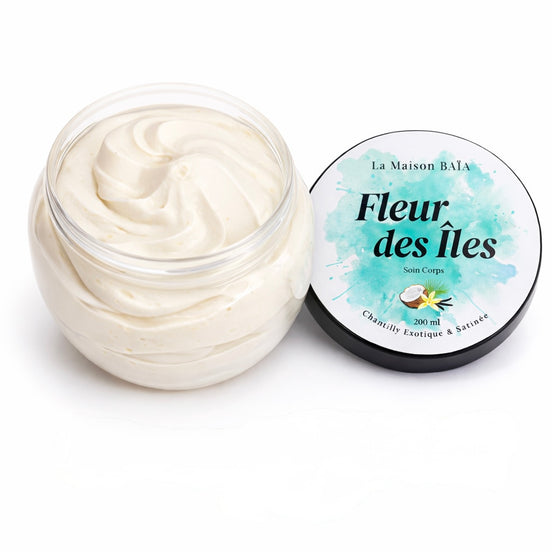 Fleur des Îles – Chantilly Exotique & Satinée